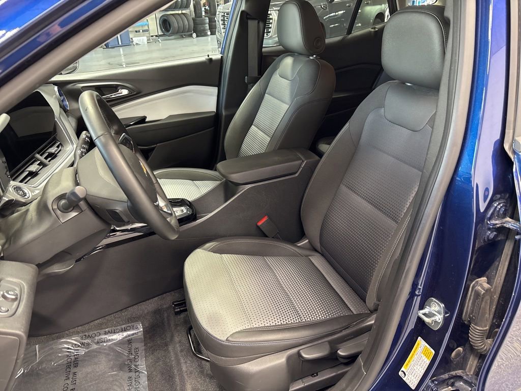 Used 2024 Chevrolet Trax LT w/ Driver Confidence Package FWD image 9