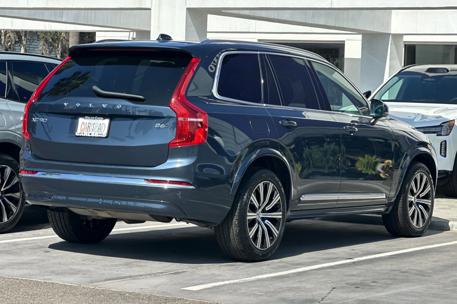 Certified 2025 Volvo XC90 B6 Plus image 4