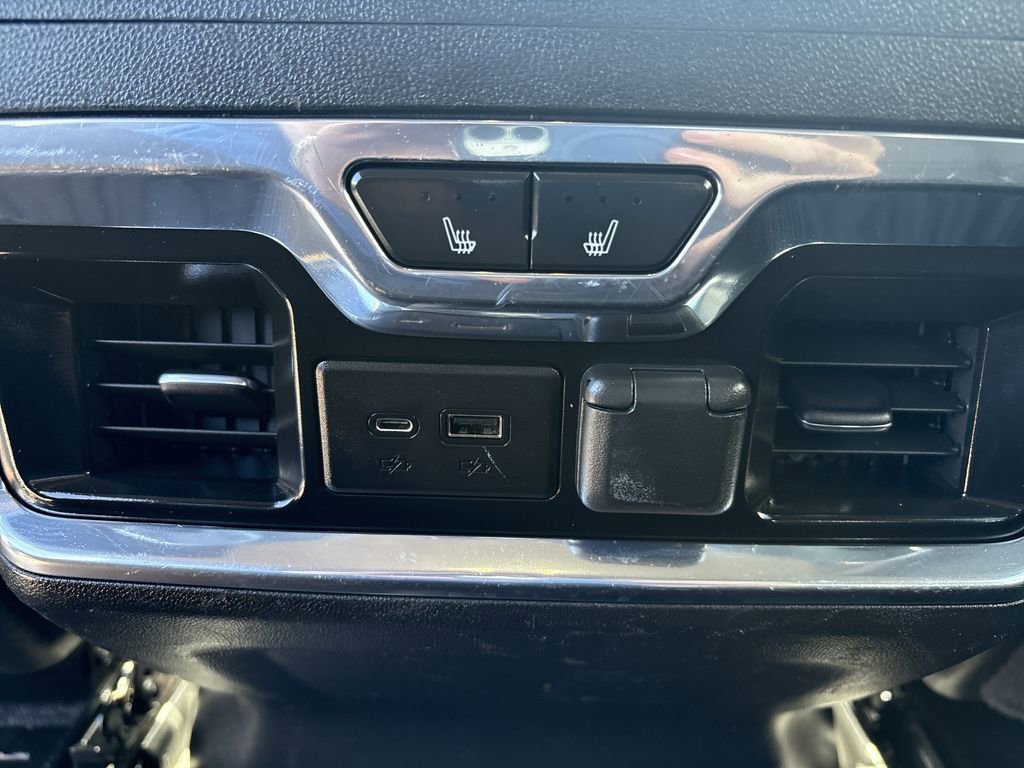 Used 2023 GMC Sierra 3500 Denali w/ Denali Ultimate Package image 10
