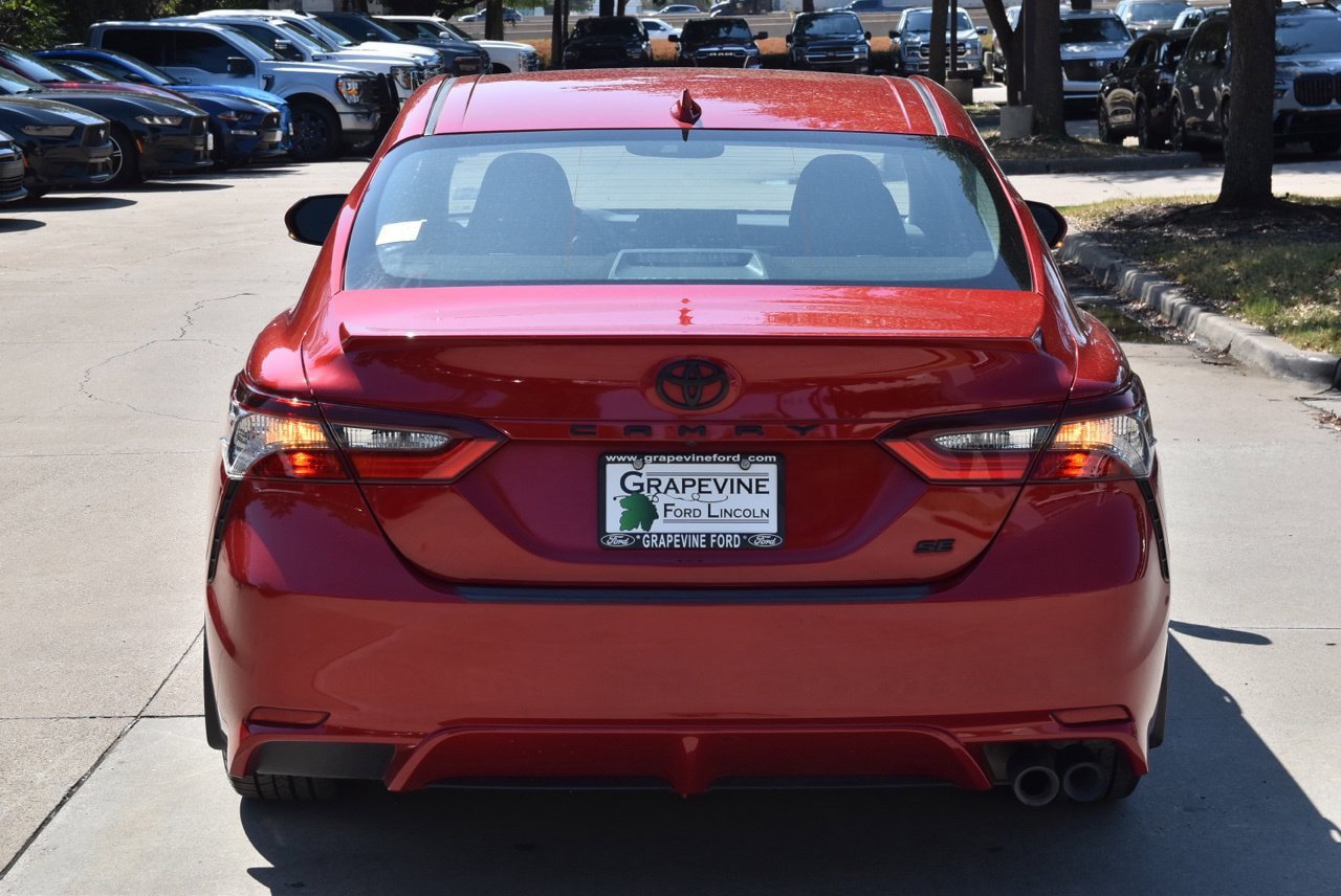 Used 2022 Toyota Camry SE w/ Convenience Package FWD image 9