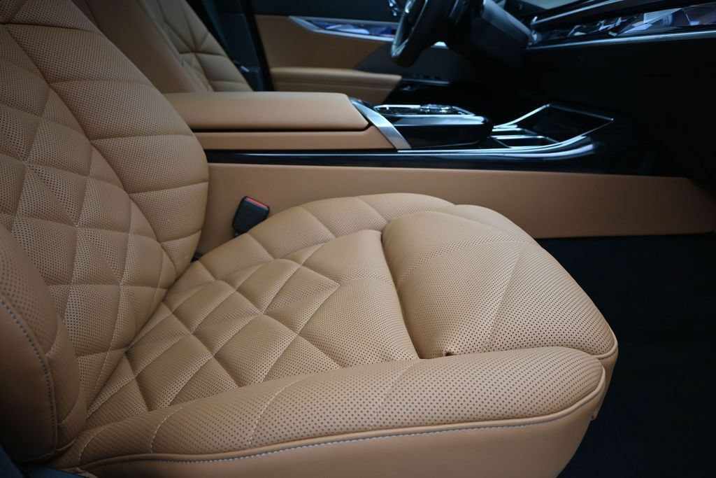 Used 2026 BMW 740i RWD image 25