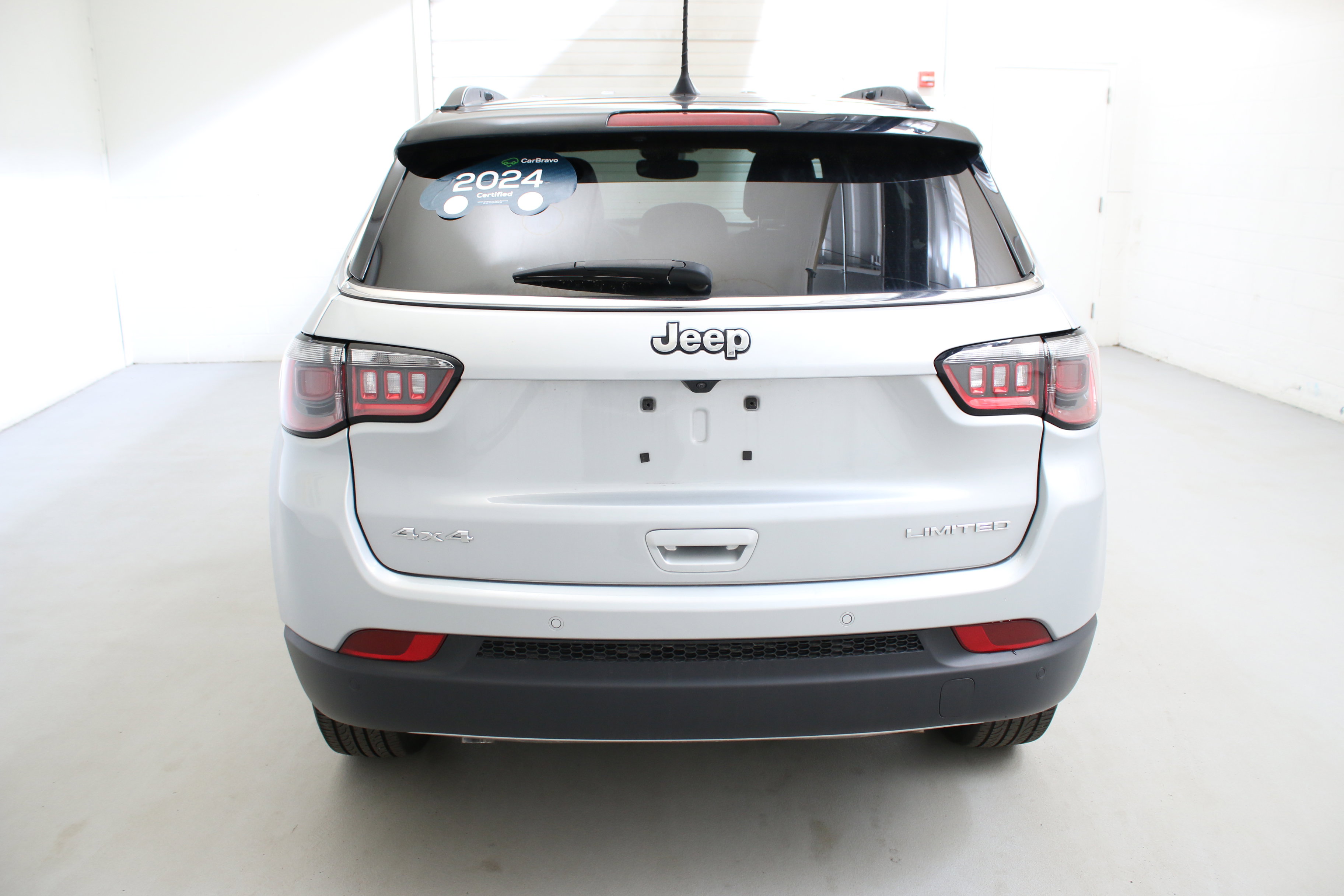 Used 2024 Jeep Compass Limited AWD/4WD image 8