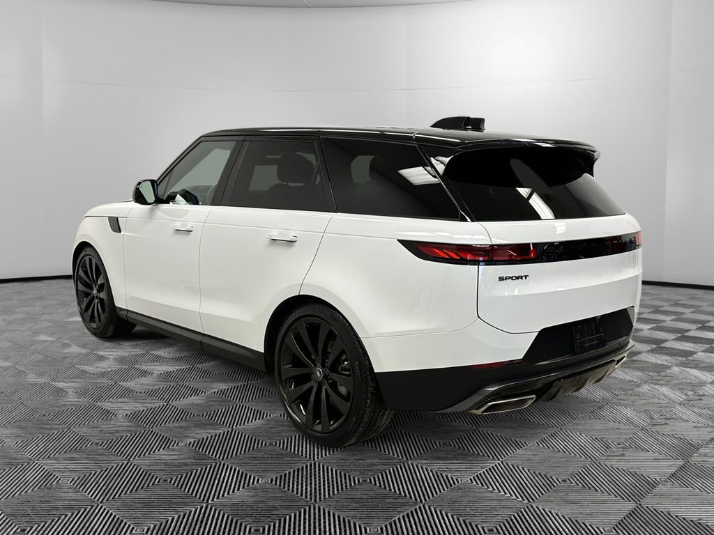 Used 2025 Land Rover Range Rover Sport SE image 3