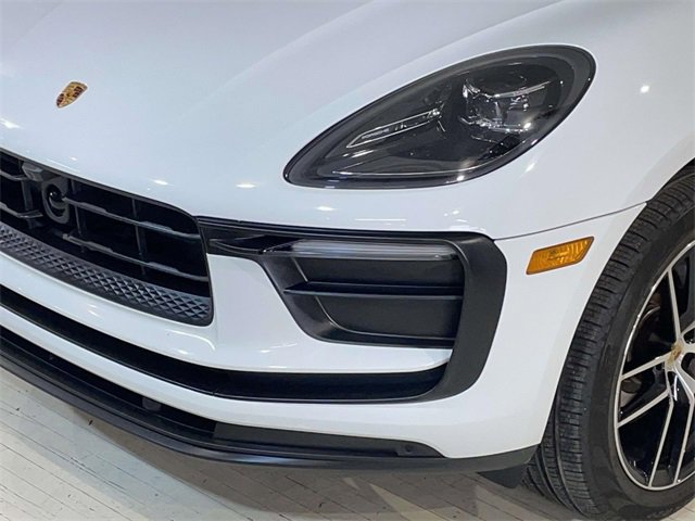 Certified 2025 Porsche Macan image 11