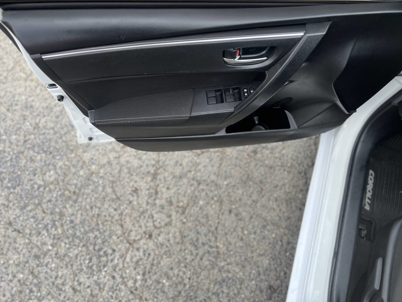 Used 2019 Toyota Corolla LE w/ LE Eco Premium Package FWD image 19