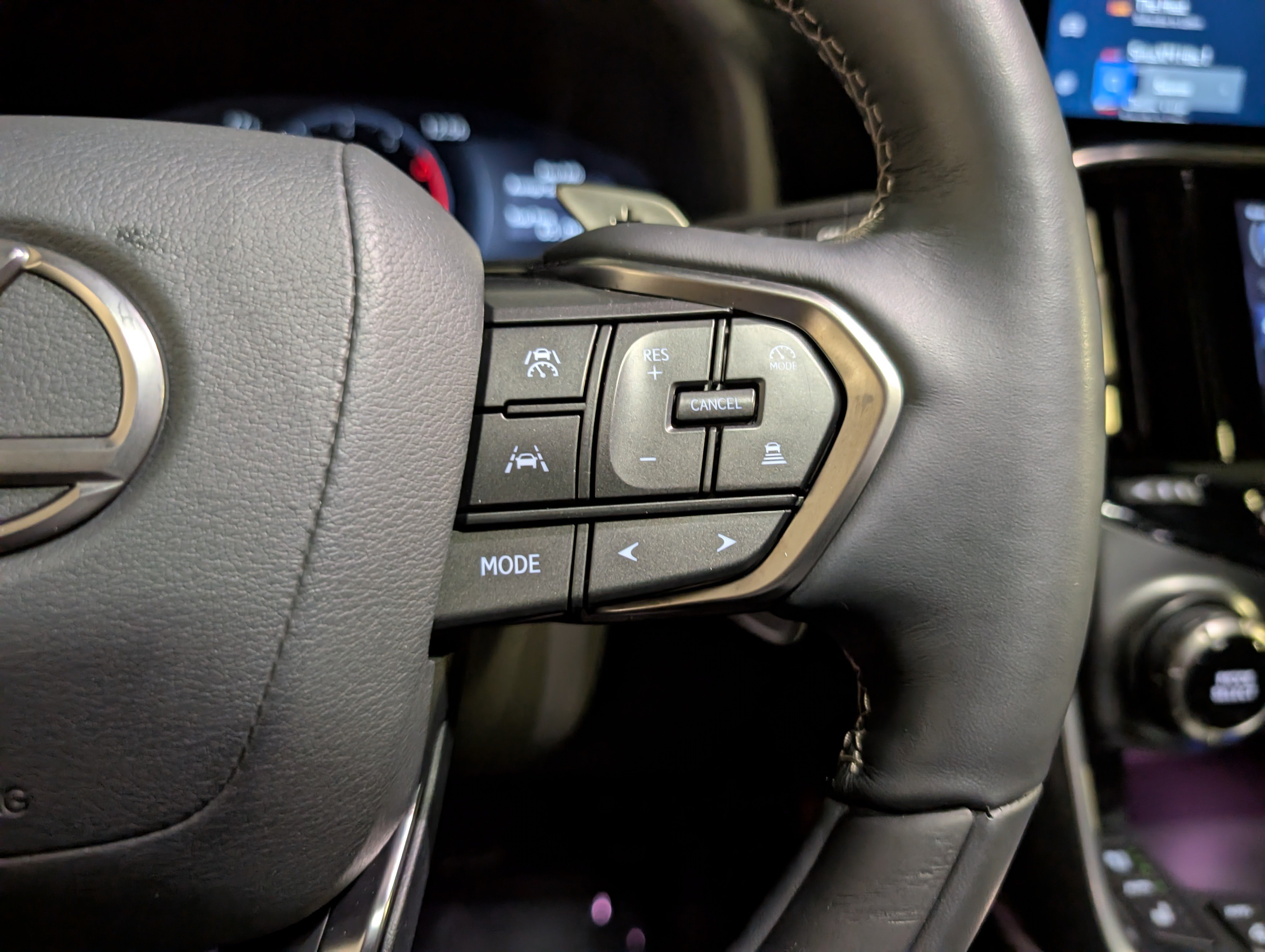 Used 2025 Lexus LX 600 4WD w/ Appearance Package image 31