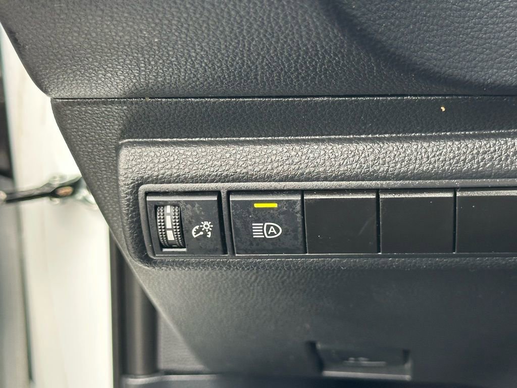 Used 2024 Toyota Corolla SE image 32