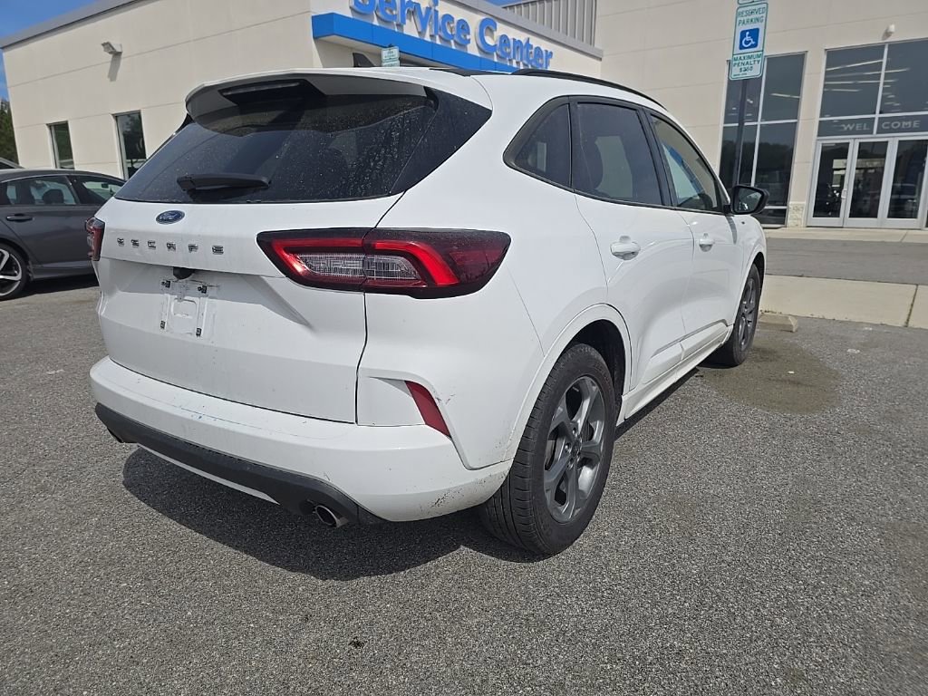 Used 2023 Ford Escape ST-Line image 5