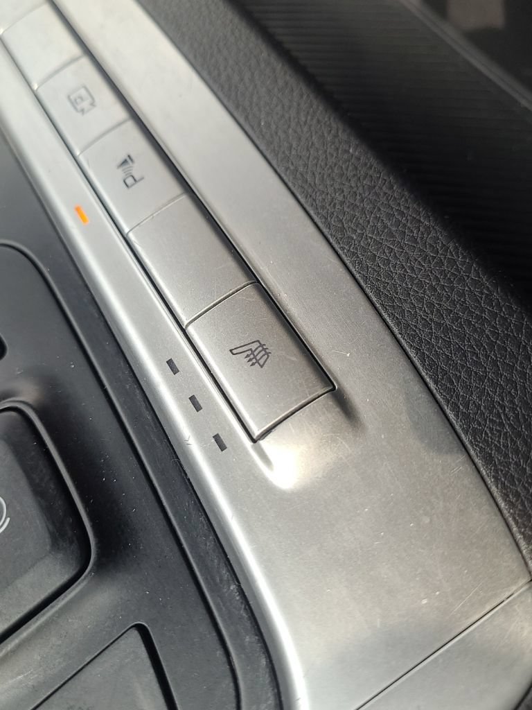Certified 2025 Kia Carnival FWD image 28
