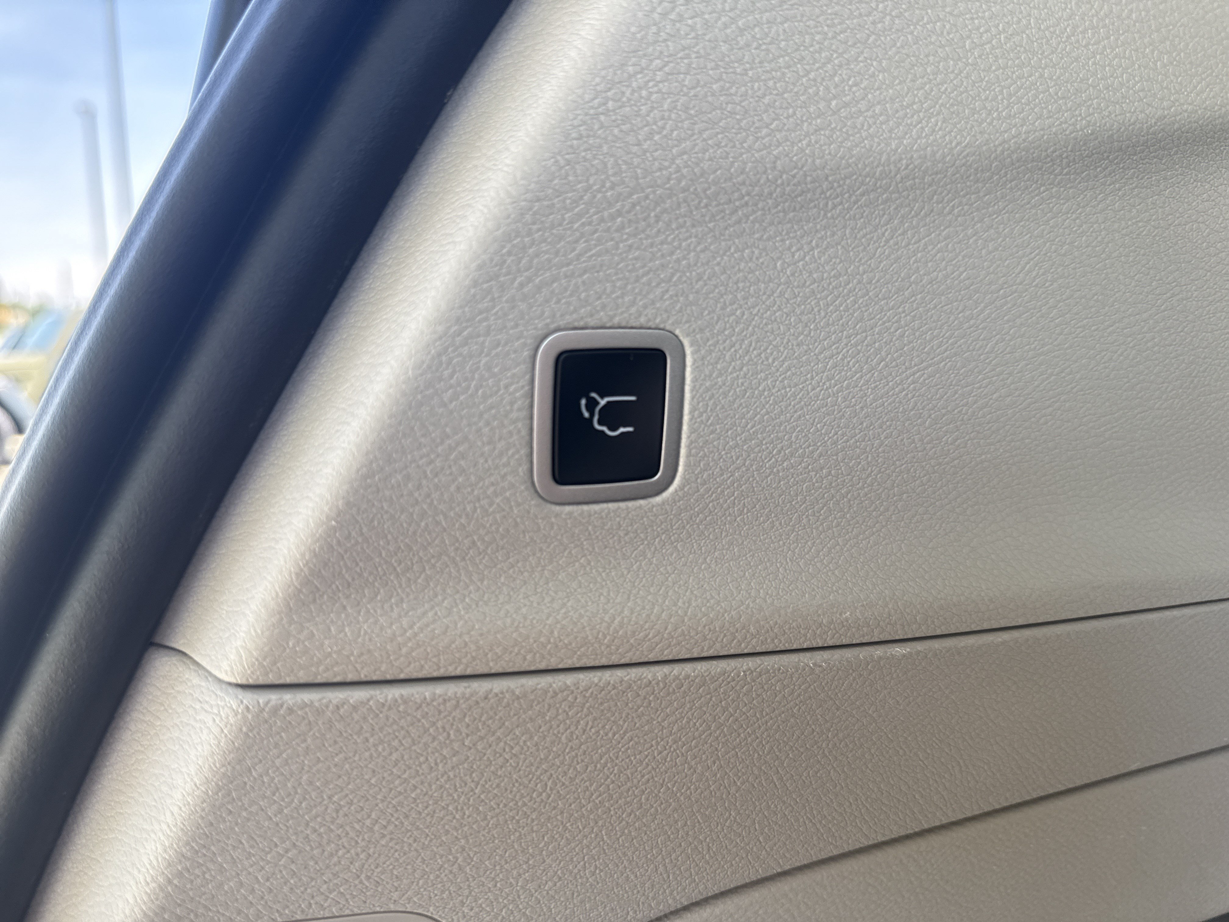 Used 2024 Chrysler Pacifica Touring-L FWD image 19