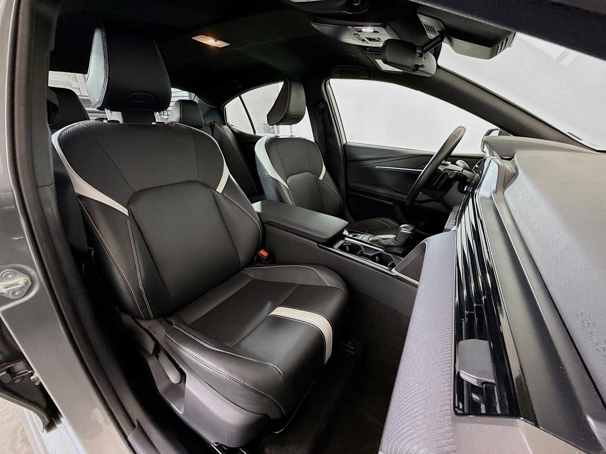 Used 2025 Toyota Camry SE image 24