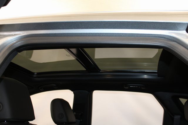 New 2025 Cadillac XT5 Premium Luxury w/ LPO, Floor Liner Package image 9