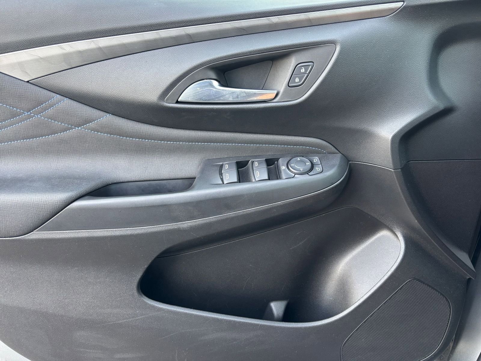 Used 2025 Buick Envista Sport Touring image 18