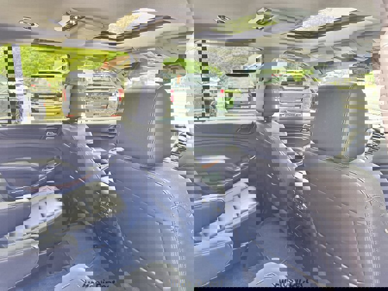 Used 2018 Chevrolet Tahoe Premier AWD/4WD image 32