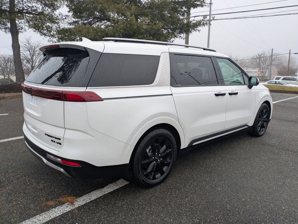 Used 2024 Kia Carnival SX Prestige image 4