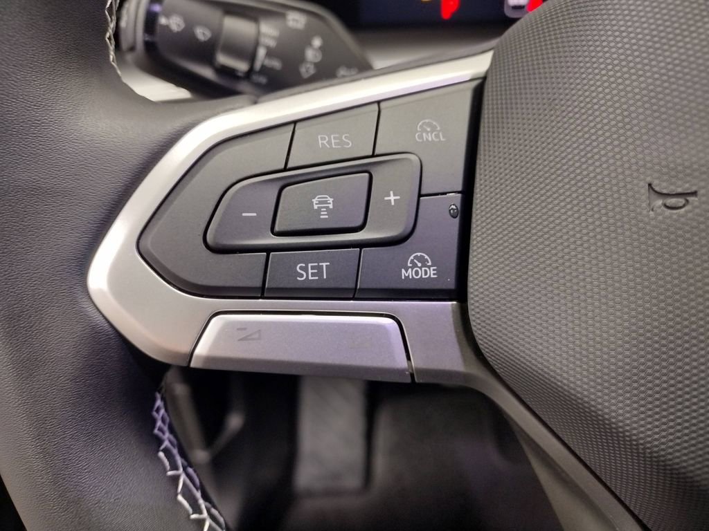 New 2026 Volkswagen Tiguan SE image 27