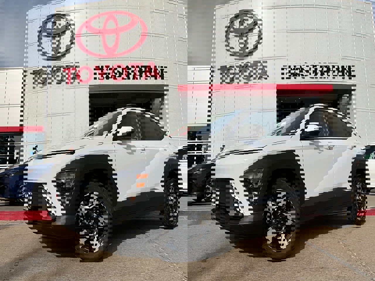 Used 2025 Hyundai Kona SEL image 2