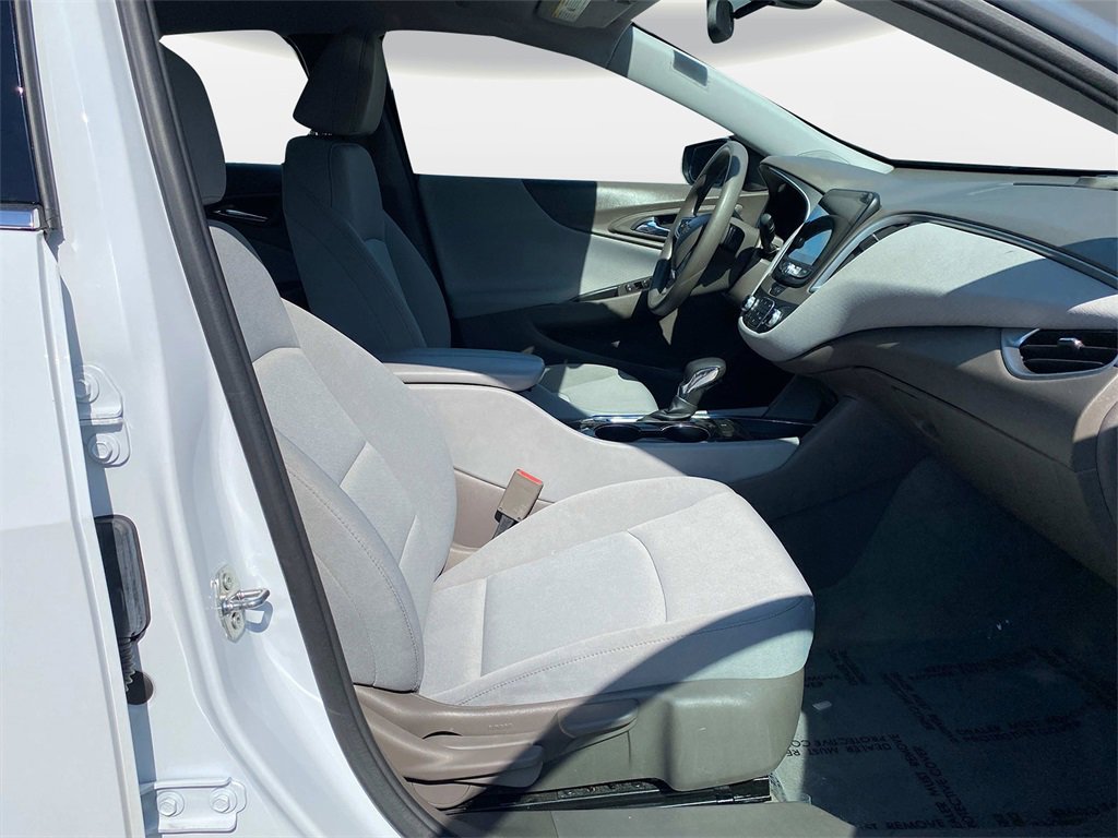 Used 2022 Chevrolet Malibu LT image 9