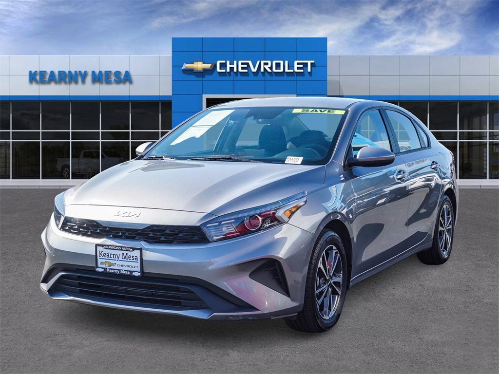 Used 2023 Kia Forte LXS image 3