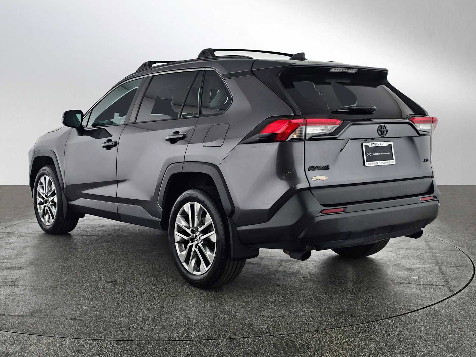 Used 2022 Toyota RAV4 XLE Premium image 3