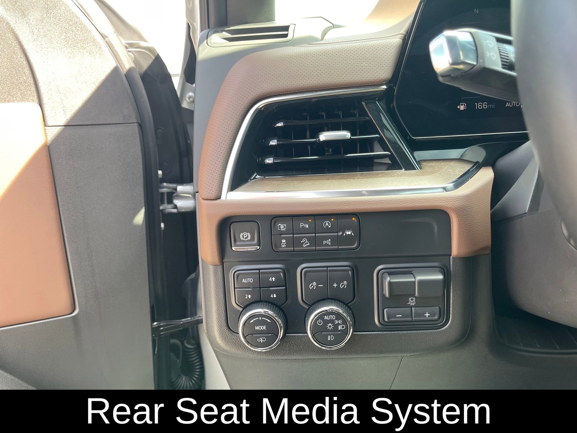 Used 2025 Chevrolet Tahoe High Country image 15