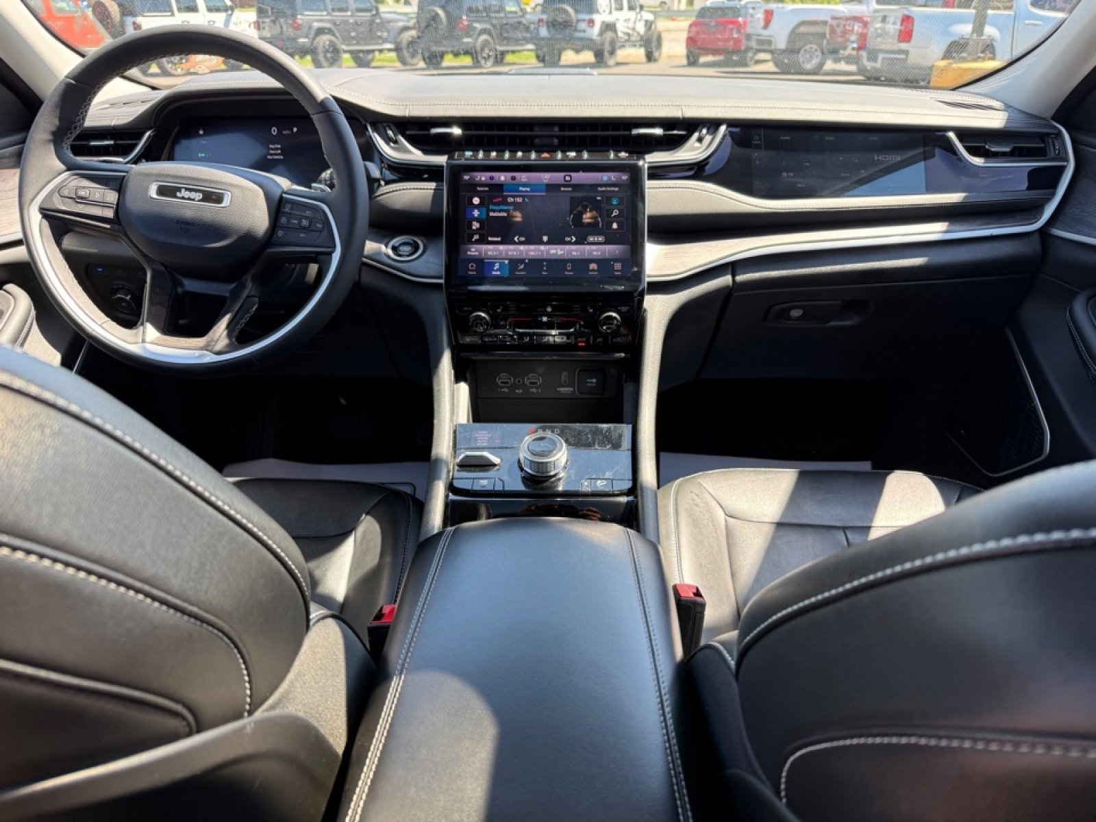 Used 2022 Jeep Grand Cherokee Limited image 22