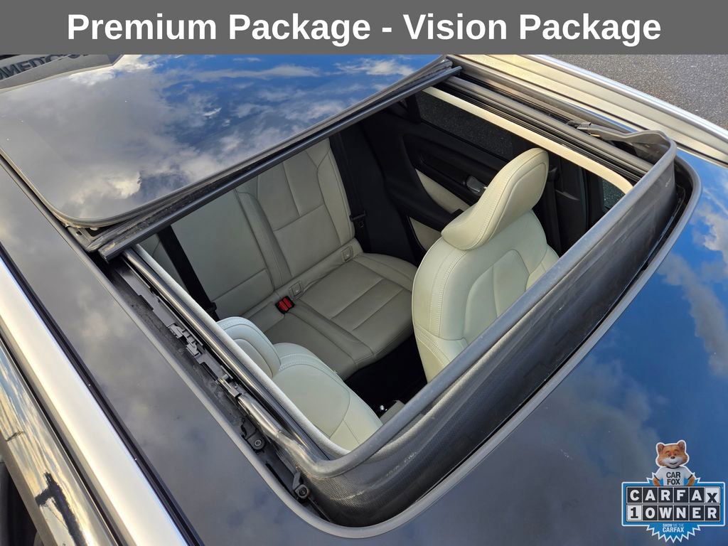 Used 2019 Volvo XC40 T4 Momentum image 11