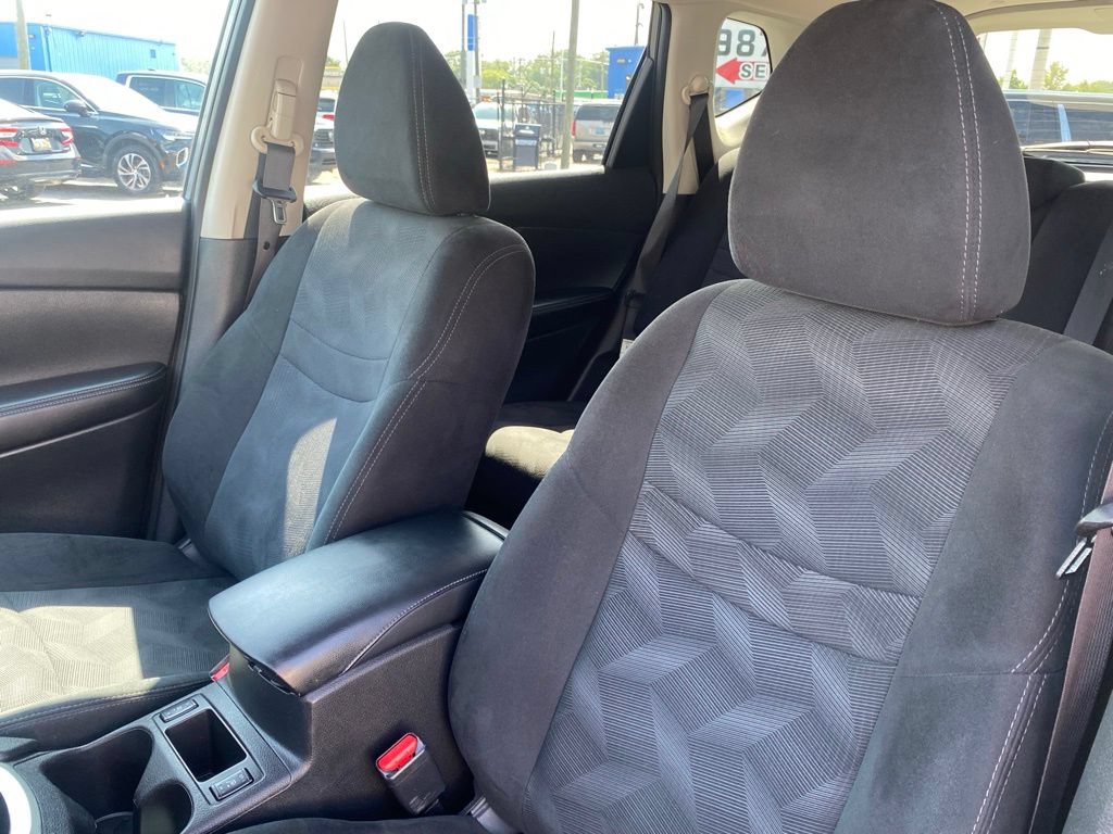 Used 2016 Nissan Rogue SV AWD/4WD image 10