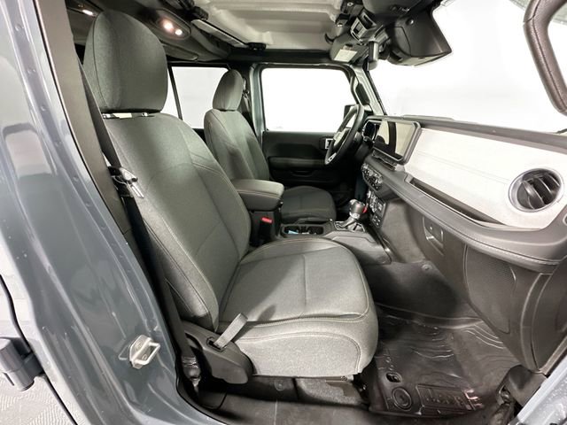 Used 2025 Jeep Wrangler Unlimited Sahara image 29