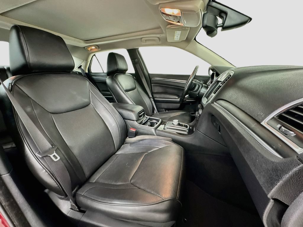 Used 2019 Chrysler 300 Limited RWD image 27