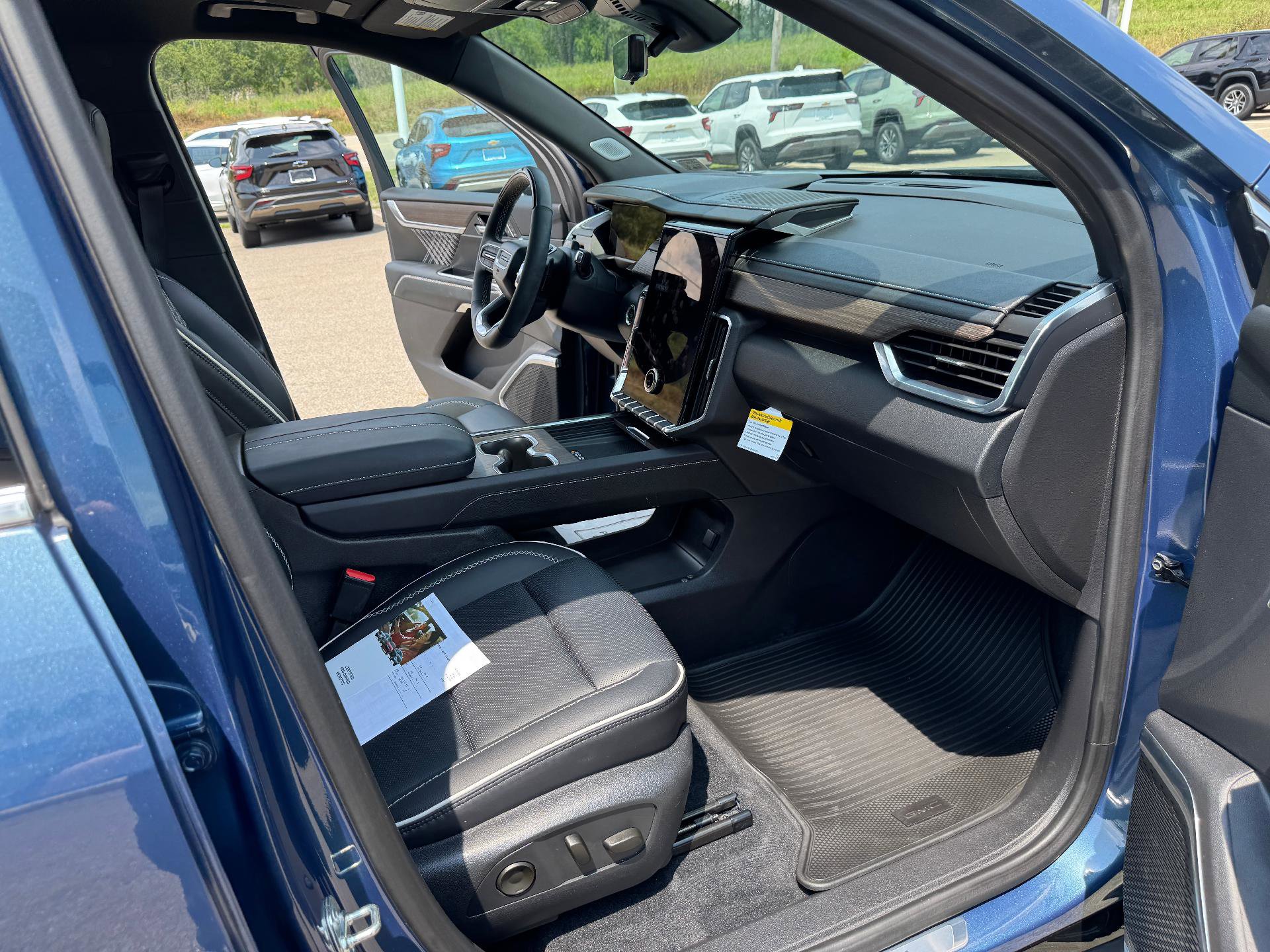 Certified 2025 GMC Acadia Denali w/ Super Cruise Package image 34