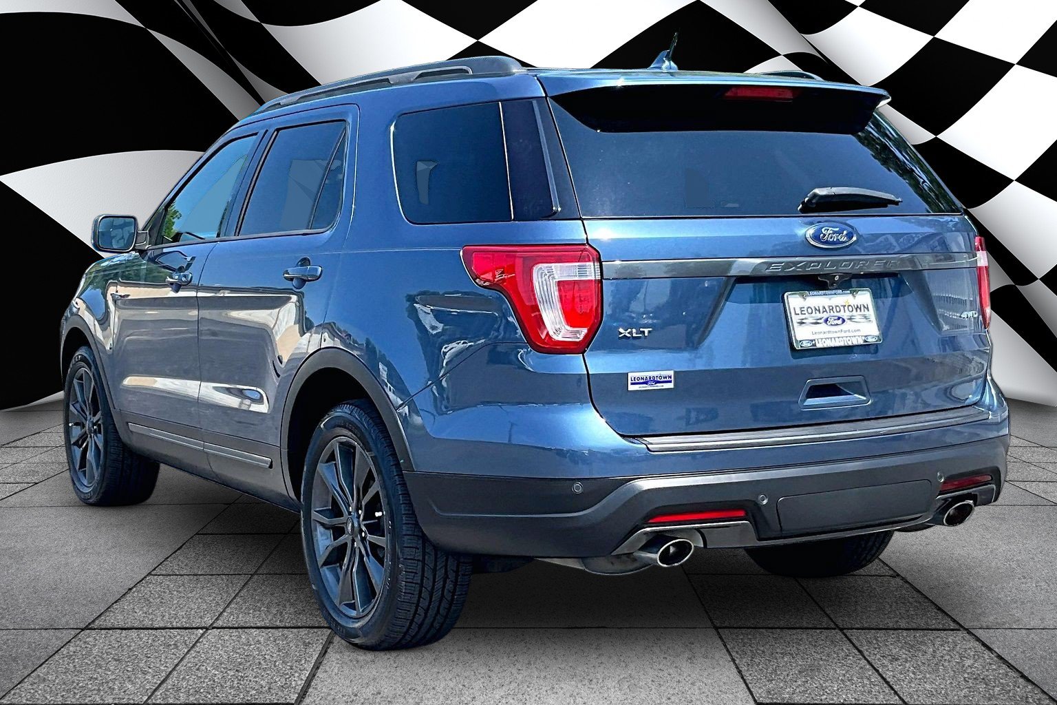 Used 2018 Ford Explorer XLT w/ Equipment Group 202A AWD/4WD image 12
