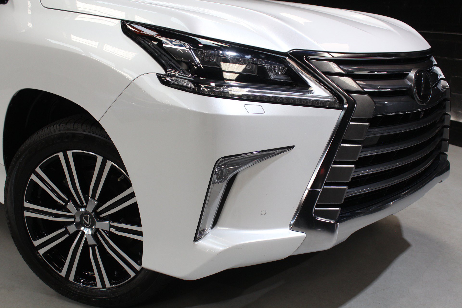 Used 2021 Lexus LX 570 4WD w/ Luxury Package image 10