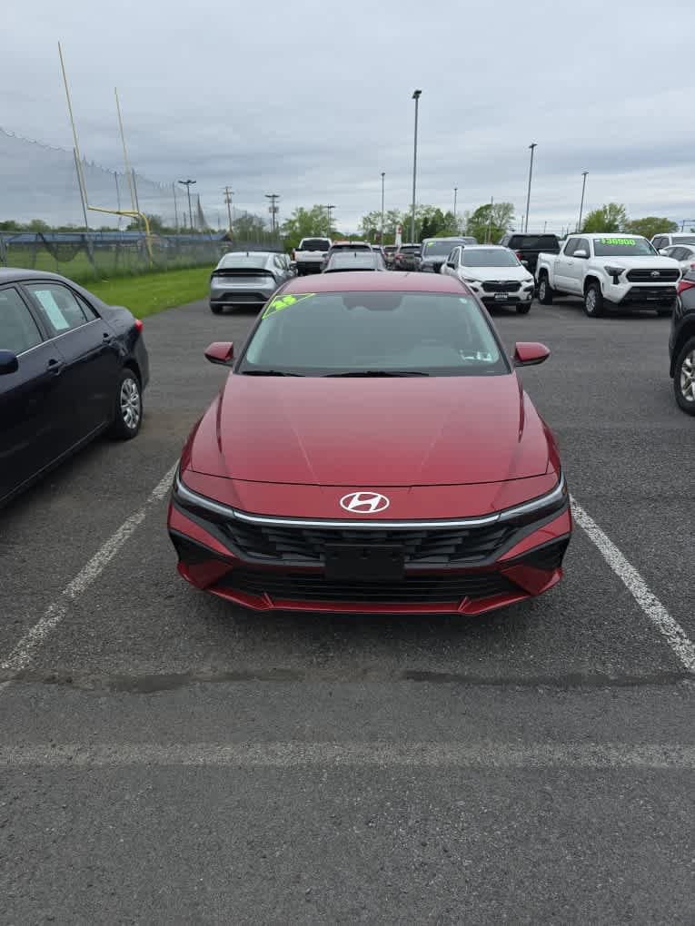 Used 2025 Hyundai Elantra SE FWD video 1