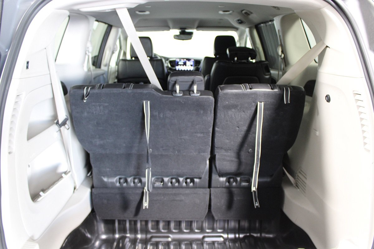 Used 2023 Chrysler Pacifica Touring-L FWD image 24