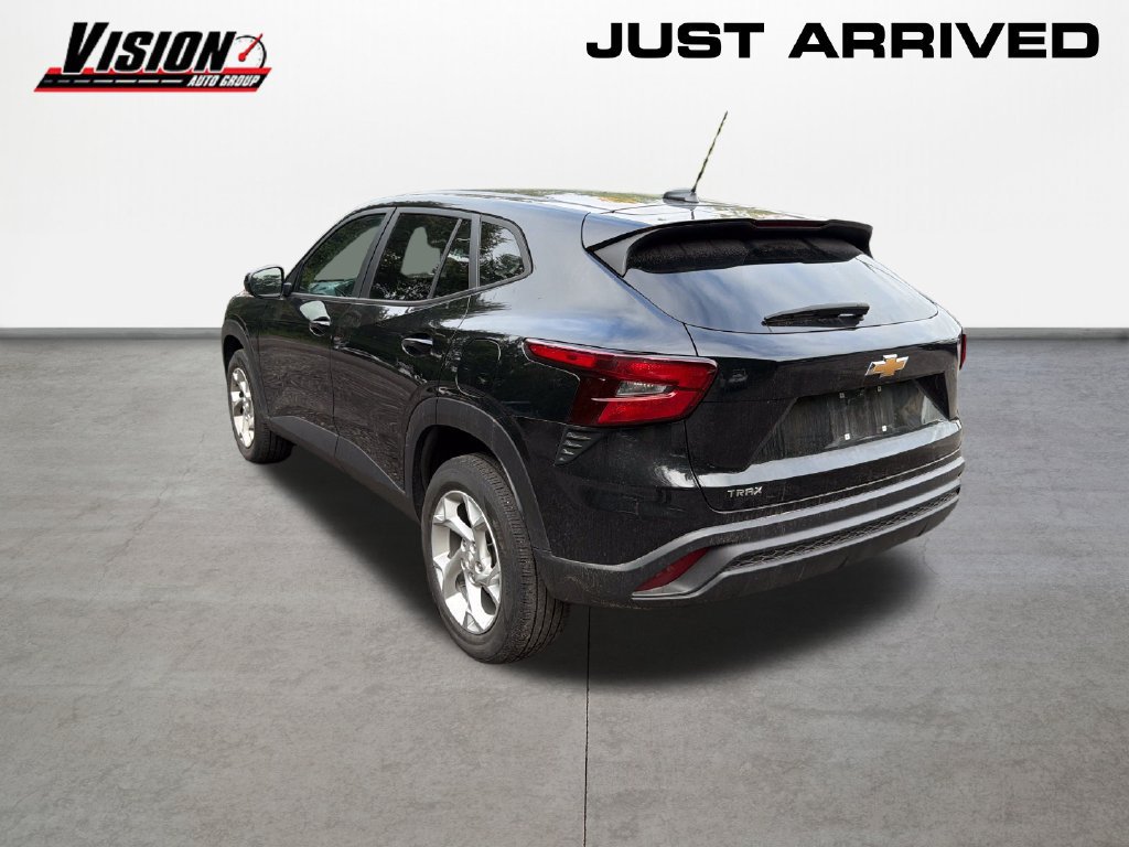 Used 2024 Chevrolet Trax LS w/ LS Convenience Package FWD image 7