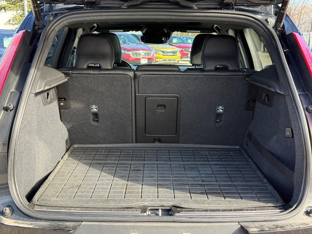 Used 2020 Volvo XC40 T5 R-Design w/ Protection Package Premier image 6