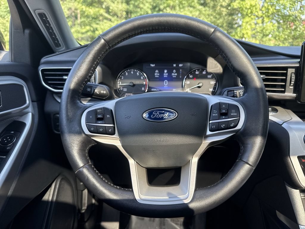 Used 2022 Ford Explorer XLT w/ Equipment Group 202A AWD/4WD image 11