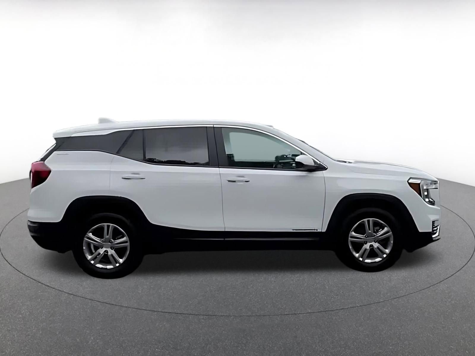 Used 2024 GMC Terrain SLE FWD image 12