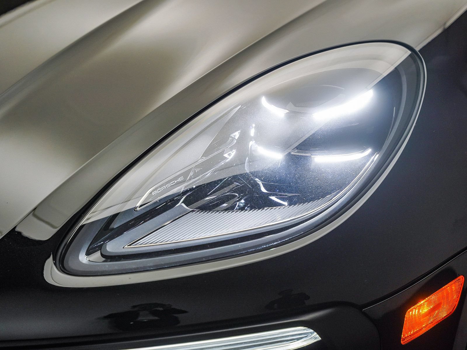 Certified 2026 Porsche Macan AWD/4WD image 10