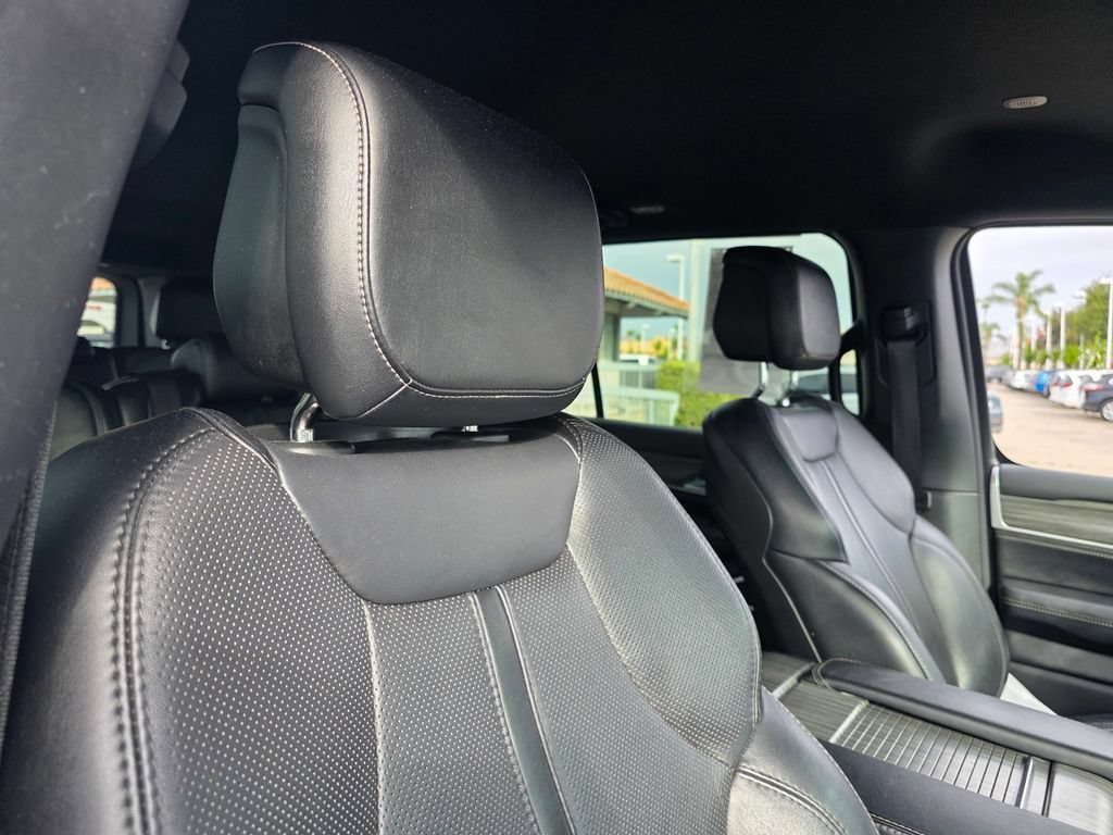 Used 2024 Jeep Wagoneer L Series II w/ Flexible Seating Group AWD/4WD image 22
