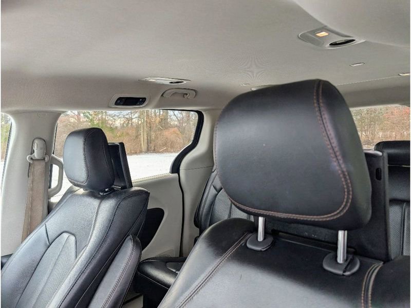 Used 2018 Chrysler Pacifica Touring-L Plus image 15