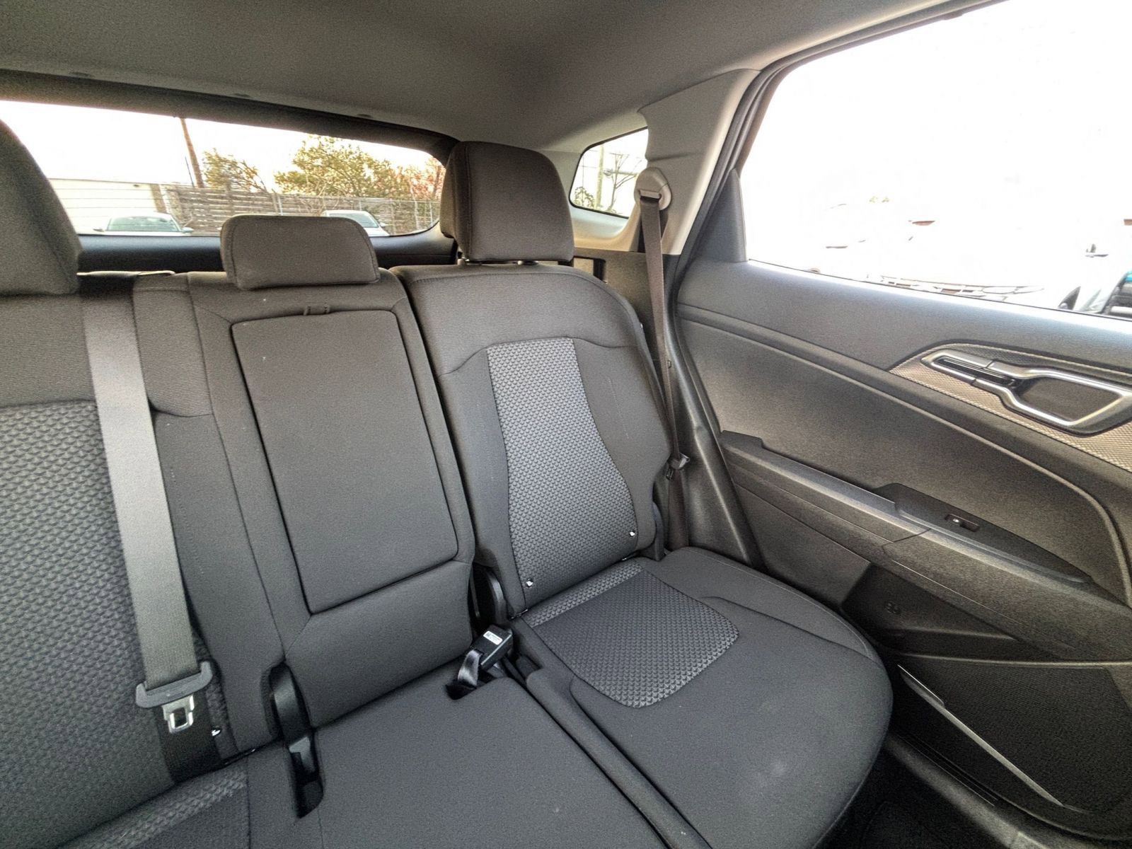 Used 2025 Kia Sportage LX image 37