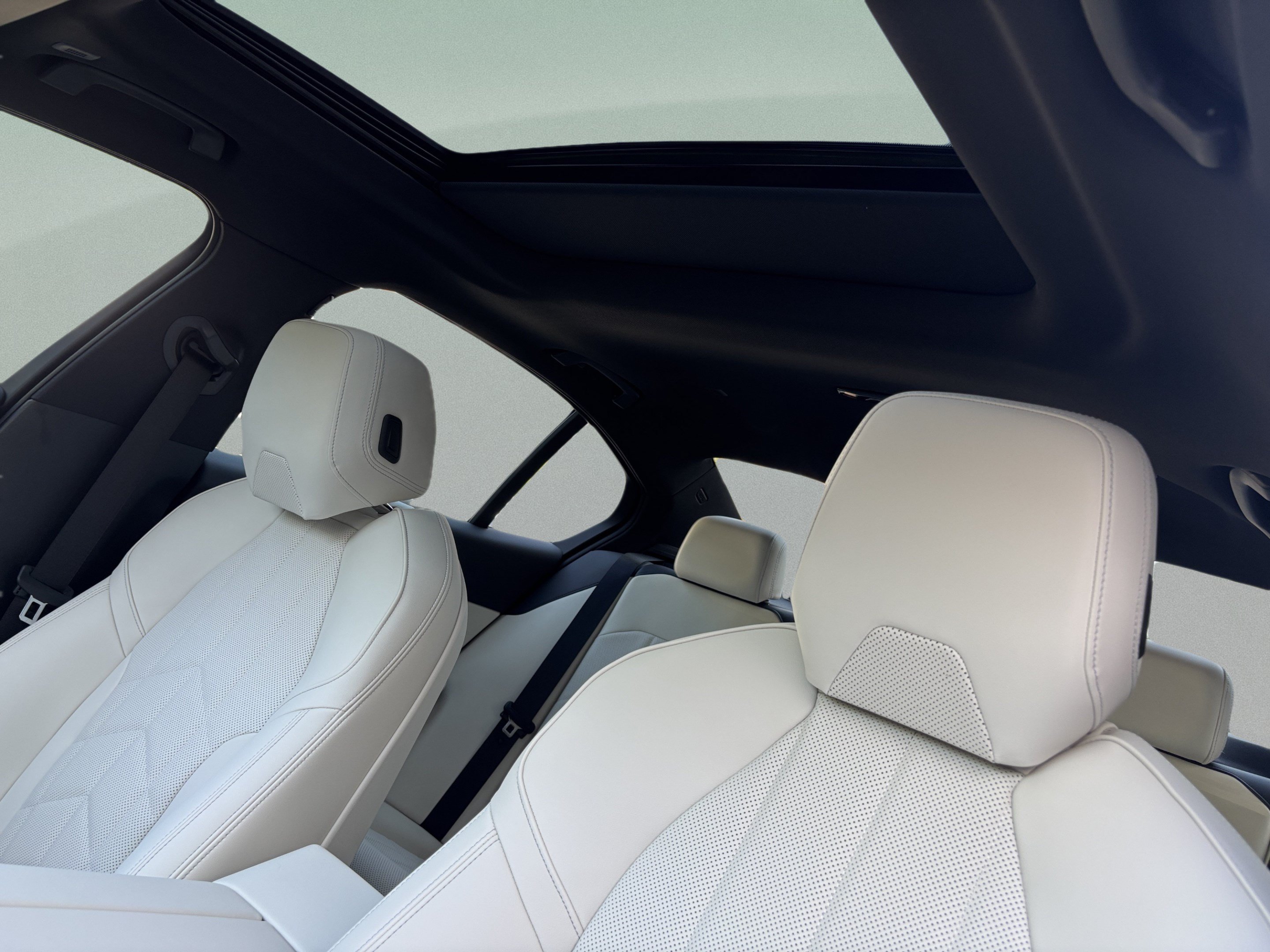 Used 2027 BMW 530i w/ M Sport Package RWD image 19