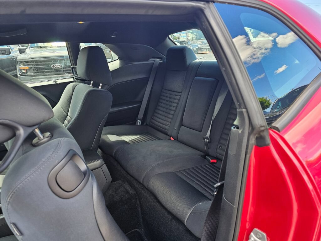 Used 2013 Dodge Challenger SXT RWD image 11