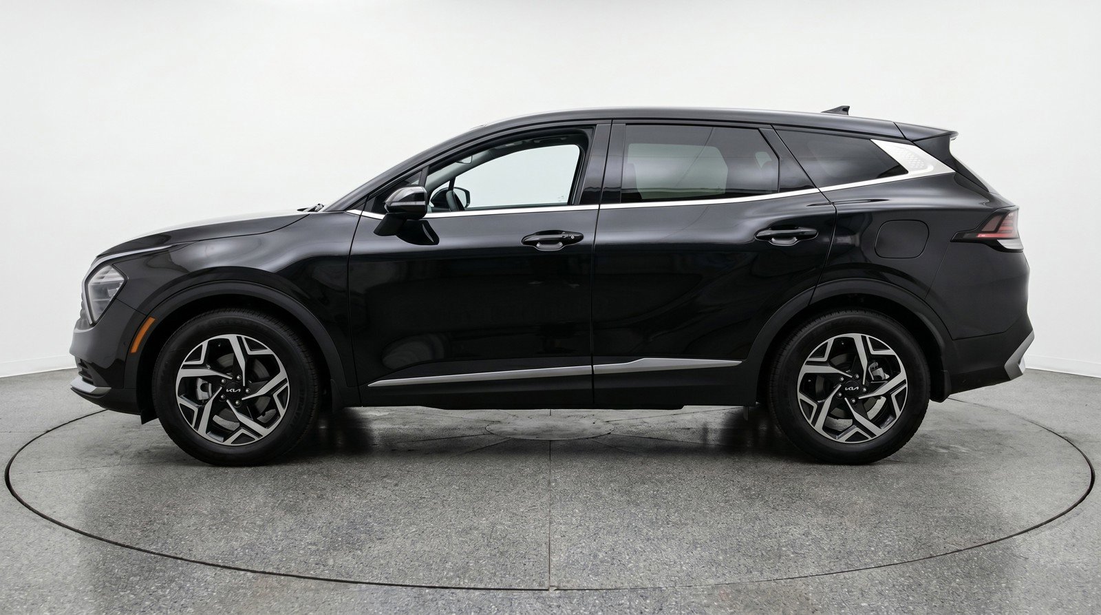 Used 2025 Kia Sportage LX FWD image 5