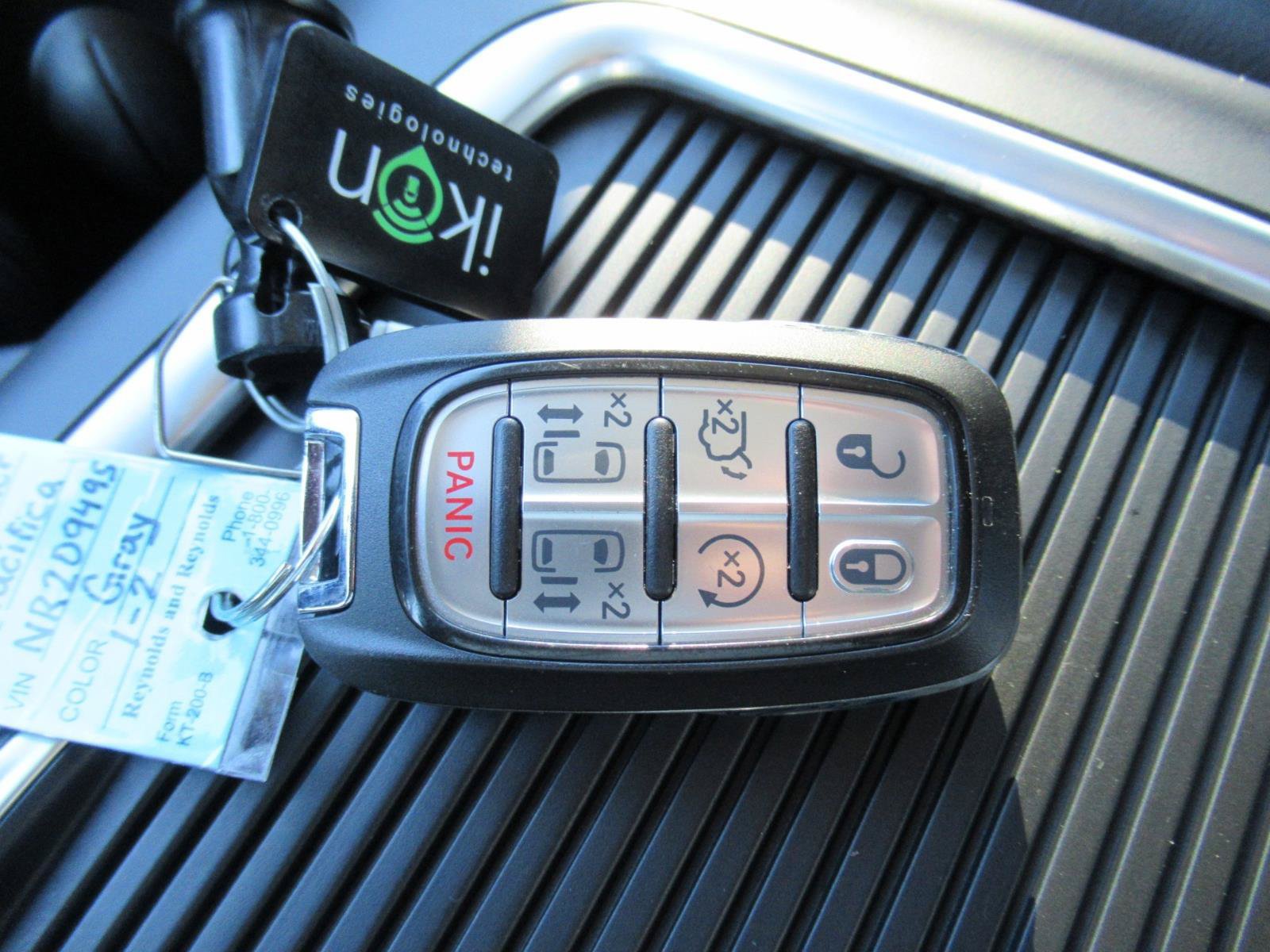 Used 2022 Chrysler Pacifica Touring-L AWD/4WD image 26