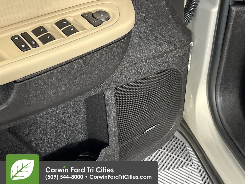 Used 2011 Chevrolet Traverse LTZ image 13