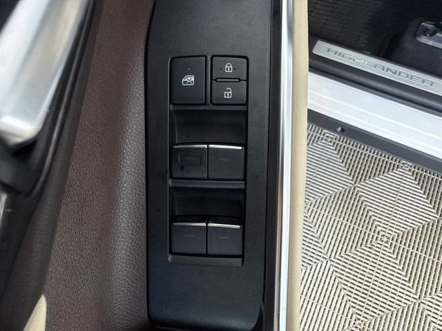 Used 2020 Toyota Highlander Limited AWD/4WD image 15