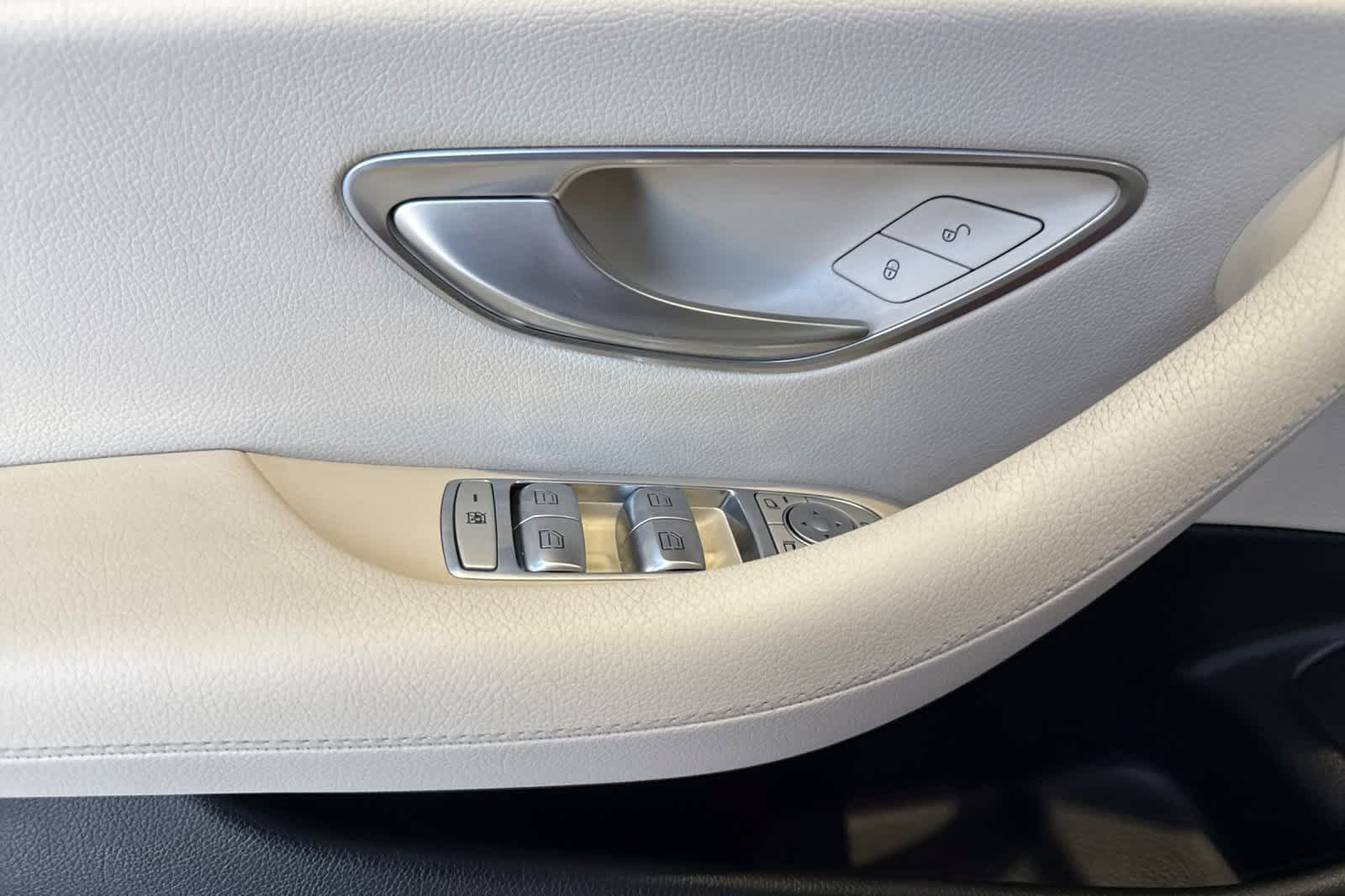 Used 2017 Mercedes-Benz E 300 image 10